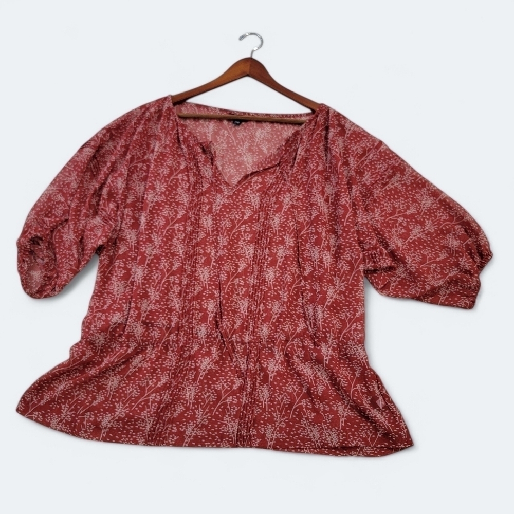 Mossimo Pumpkin Rust Leaf Print Top. tie at neckline Elastic waist Size XXL